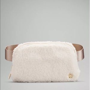 Everywhere Fleece Belt Bag